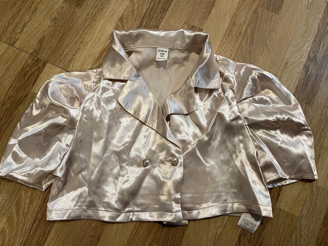 Woven blouse/blazer (Category: Babies & Kids Fashion) located in Tabaco. Submitted by debeub (Listing ID 1427642177, Image 3). Description: 10 yrs old on tag Perfect pang topper sa mga sleeveless.