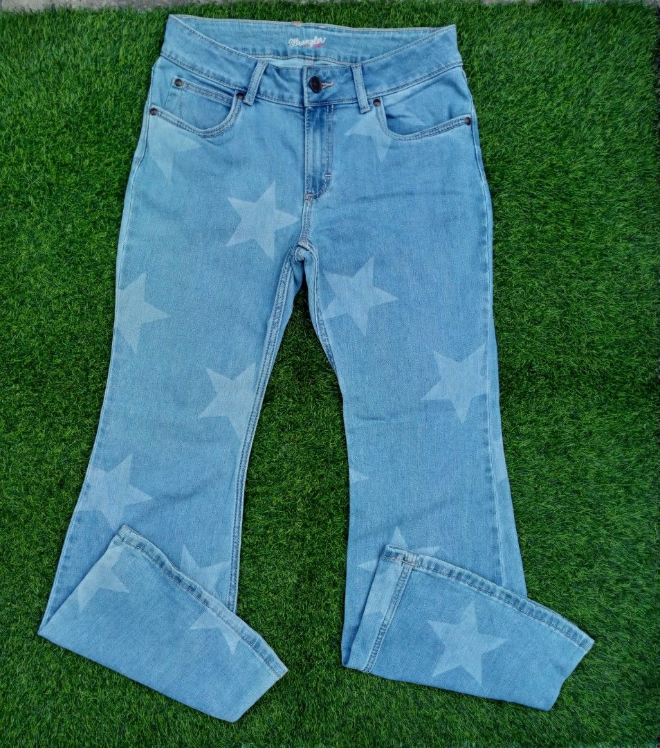 Wrangler Stellar Flare (Category: Jeans) located in Taguig. Submitted by Wacofancy (Listing ID 1427660916, Image 1). Description: Light Stonewash Denim with star print Color rate 10/10 Mid-Rise Actual size: Waist 32" Length 38" Thigh 11" L.O 12".