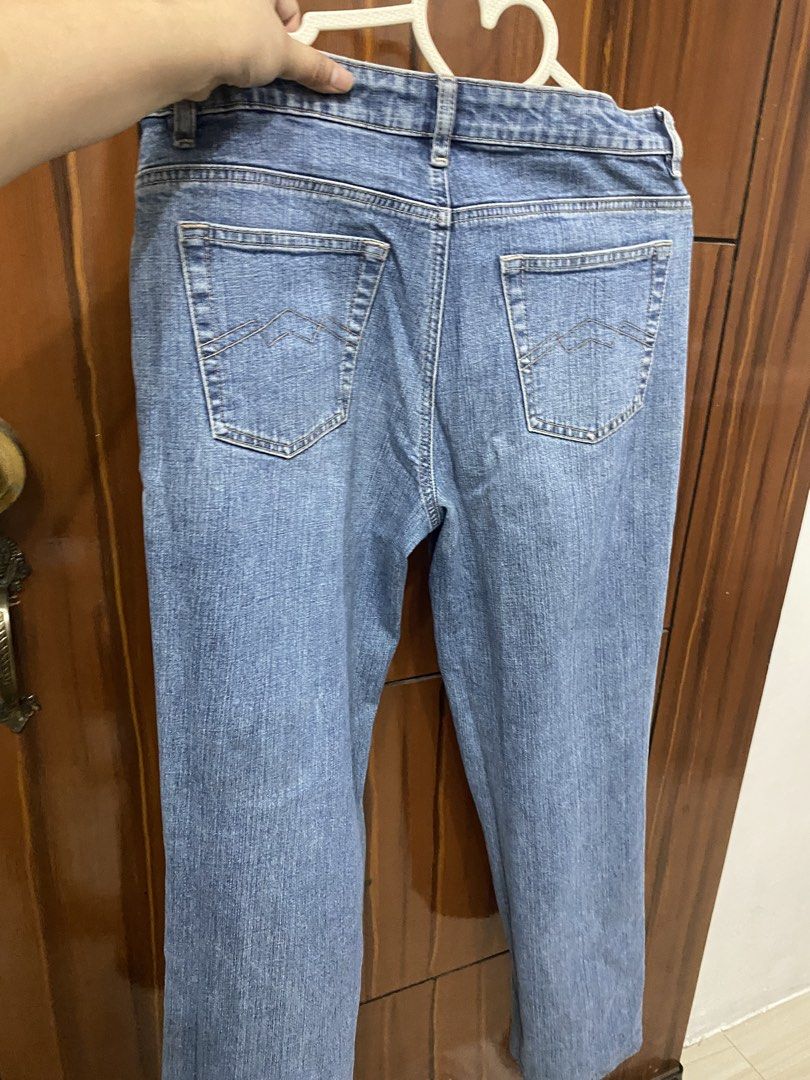 Yessica Blue Straight Cut Jeans (Category: Jeans) located in Pateros City. Submitted by downsizin (Listing ID 1427648363, Image 2). Description: Medida Size 30 inches waist, 36 inches length Blue jeans from Yessica. Features a classic five-pocket design with a button and zipper closure. The jeans have a straight leg cut. The tag indicates size 36..