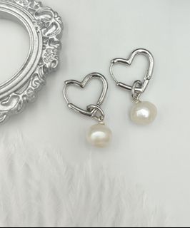 (Category: ) located in . Submitted by style_essentials2023 (Listing ID 1427795921, Image 1). Description: .