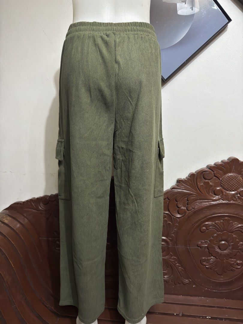 3XL plus size Olive Green Cargo Pants (Category: Jeans) located in Marikina City. Submitted by lorradel (Listing ID 1427915031, Image 3). Description: - 3XL on tag but for me its for 2XL only - brand new never worn masyado malaki hita ng anak ko at nasisikipan sia - waist 33 in not yet stretched - corduroy cargo pants - elastic waist - side flap pockets - 36in length - sf shouldered by buyer via lalamove - if outside metro via j&t with handling f