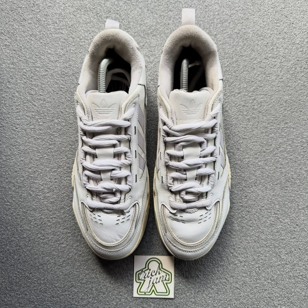 AĎIDÁS ADI2000 WHITE (Category: Sneakers) located in Cagayan de Oro. Submitted by huntbytrickjam.v2 (Listing ID 1427924026, Image 2). Description: AĎIDÁS ADI2000 WHITE US 10.5 / EURO 44.5 / CM 28.5 EXCELLENT Pair Only No Issue M - 1799 S - 1999 G - 2299 FREE SHIPPING - Note: All trademarks and copyrights belong to the original brand owners. @huntbytrickjam.v2 is a third-party reseller and has no official affiliation with the brands shown. Photos 