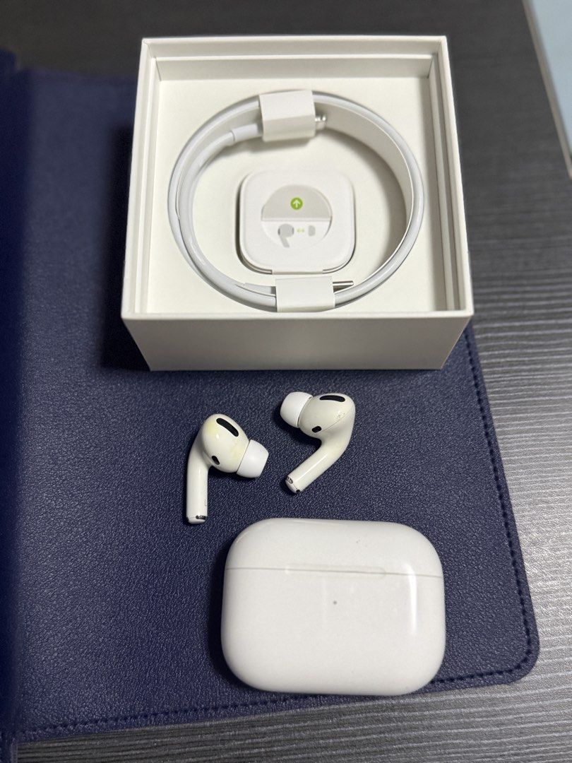 Apple AirPods Pro gen 1 with rubber case (Category: Earphones) located in Quezon City. Submitted by eiagarxia (Listing ID 1427926979, Image 1). Description: Original Airpods Pro With Box With unused original ear cushions Purchased at Apple Melbourne australia when first released Rfs: static when using transparency but noise cancellation works fine with a very slight static (will not be obvious when using high volume) and 100% no static whenever y