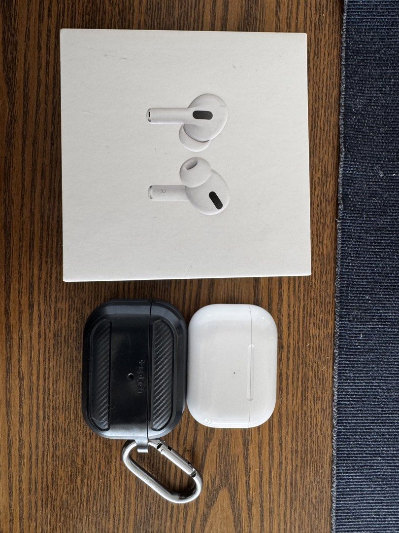 Apple AirPods Pro with Case