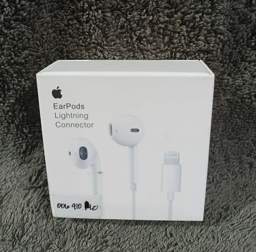 Apple EarPods with Lightning Connector (Category: Earphones) located in Manila. Submitted by chinggayg.190 (Listing ID 1427862933, Image 1). Description: Upgrade your everyday listening with Apple EarPods with Lightning Connector — the perfect companion for iPhone users who want clear sound, reliable performance, and all-day comfort. Designed with Apple’s signature ergonomic shape, these EarPods fit naturally in your ears, making them great for m