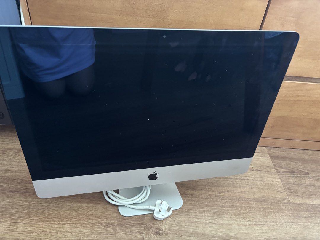Apple iMac Desktop Computer413274659755796480