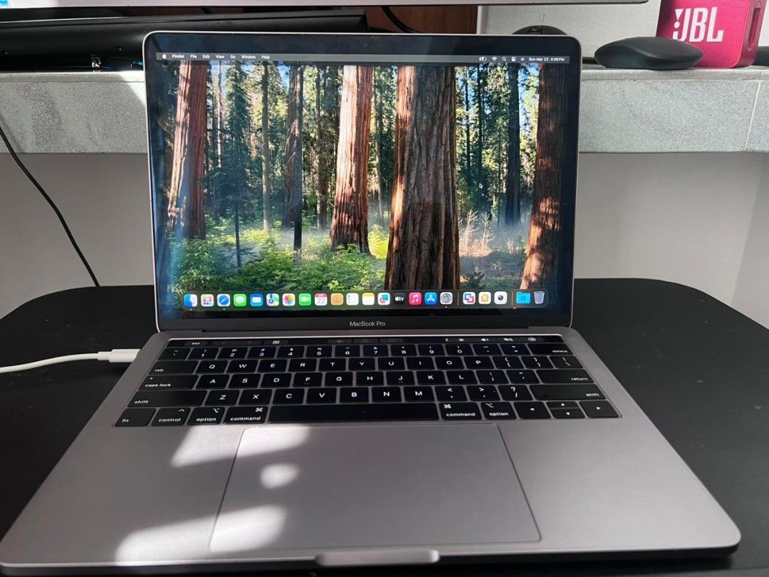 Apple MacBook Pro 13-inch (2019-Touchbar)405917610982789121