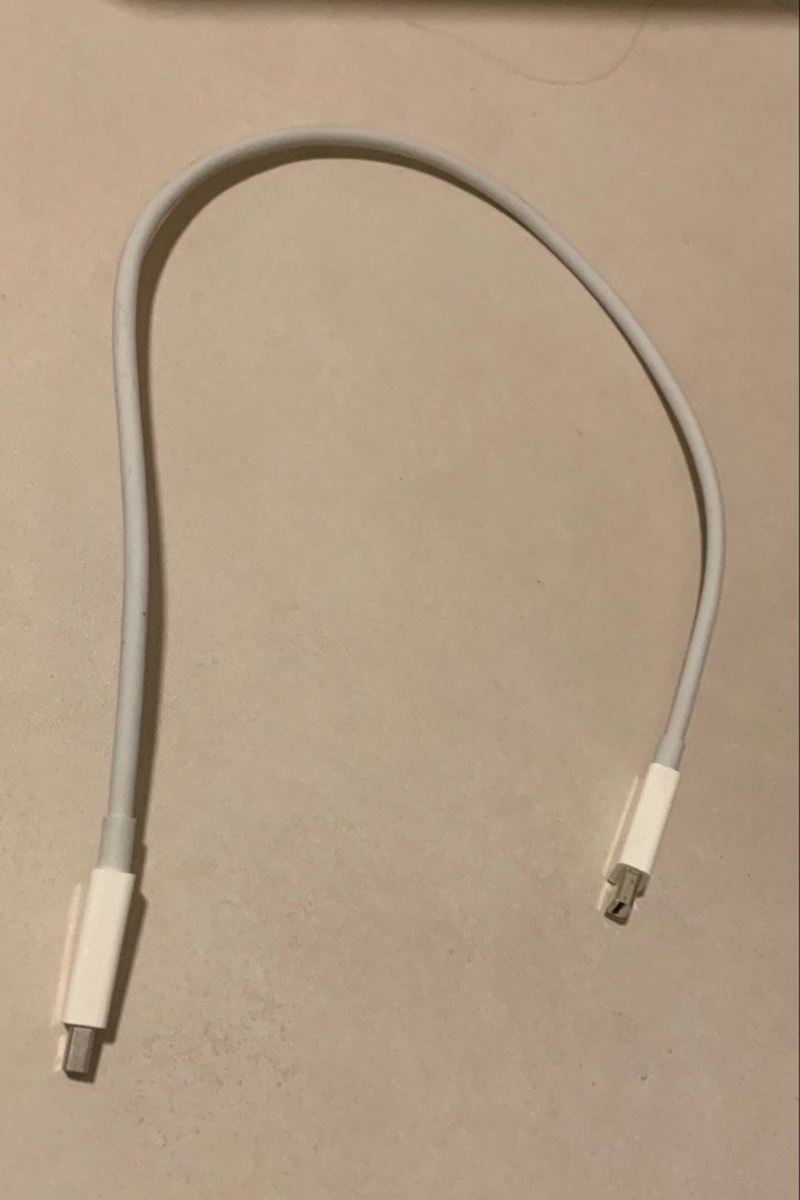 Apple Thunderbolt Cable405967661633392641