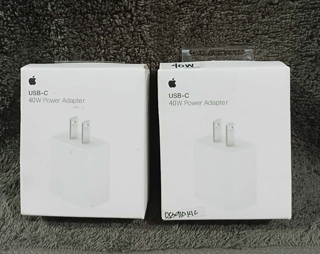 Apple USB-C 40W Power Adapter (Category: Chargers & Cables) located in Manila. Submitted by chinggayg.190 (Listing ID 1427863295, Image 2). Description: Upgrade your charging game with the Apple USB-C 40W Power Adapter — the perfect blend of fast, safe, and reliable power for your everyday devices! Whether you're topping up your iPhone, iPad, or other USB-C gadgets, this compact yet powerful charger delivers quick and efficient charging wherever 