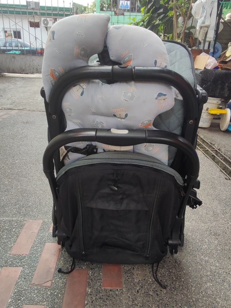 Apruva Stroller (Category: Strollers) located in Marikina City. Submitted by bagofsissies (Listing ID 1427788084, Image 2). Description: Selling my baby's stroller RFS: Decluttering Issues: may marks of usage. Needs cleaning kasi maalikabok na. I will include 2 cushion and yang tray na kinakabit. Apruva E-zee II Portable Stroller (SE-108A) is a lightweight, travel-friendly stroller designed for infants and toddlers up to 3 years old. It is widely