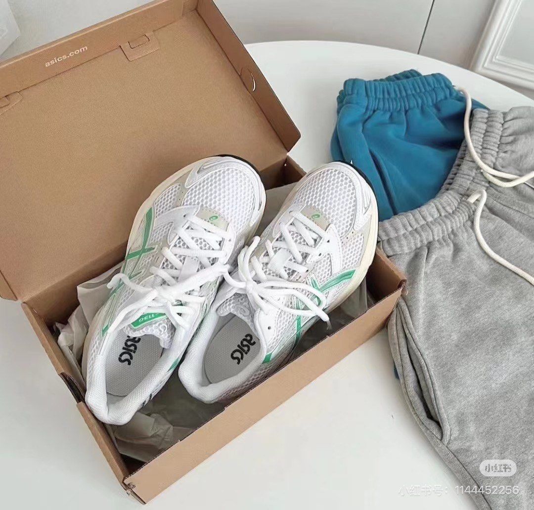 Asics Gel-1130 White Green Sneakers (Category: Sneakers) located in Singapore. Submitted by lisy666799576 (Listing ID 1427780418, Image 2). Description: Stylish Asics Gel-1130 sneakers in white and green. Perfect for everyday wear or adding a sporty touch to your outfit..
