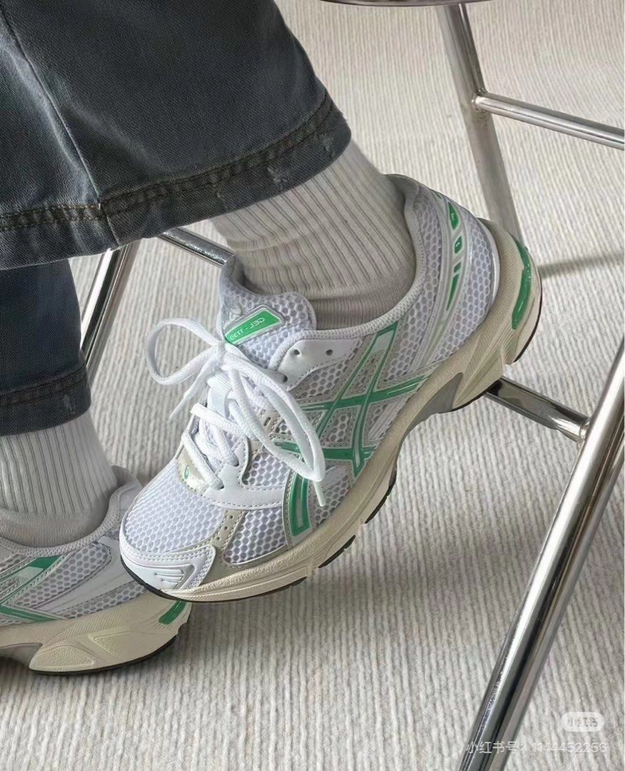 Asics Gel-1130 White Green Sneakers (Category: Sneakers) located in Singapore. Submitted by lisy666799576 (Listing ID 1427780418, Image 3). Description: Stylish Asics Gel-1130 sneakers in white and green. Perfect for everyday wear or adding a sporty touch to your outfit..