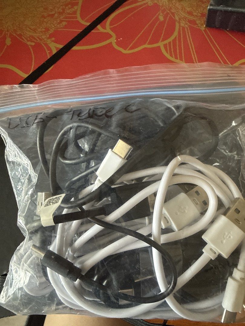 Assorted USB Cables405966969069250560