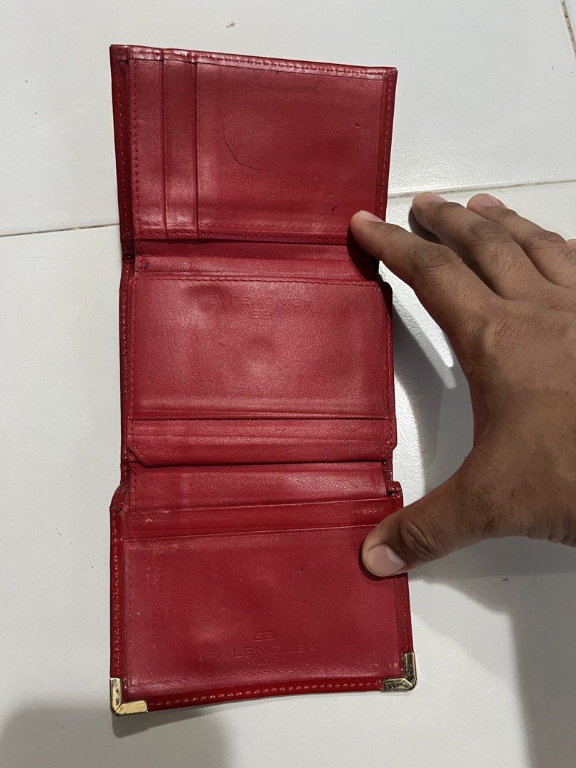 Balenciaga Red Leather Wallet (Category: Luxury Bags & Wallets) located in Opol. Submitted by johnalbert.thrift (Listing ID 1427816568, Image 3). Description: Balenciaga Verygood condition Need clean.
