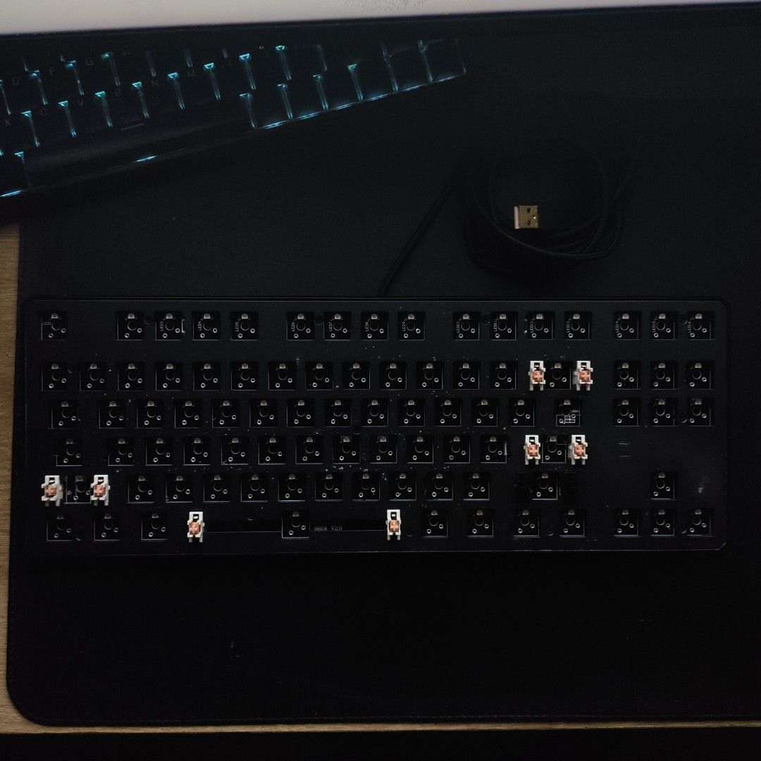 Barebone Tecware Phantom RGB Mechanical Hotswappable 80% Keyboard471500875828439040