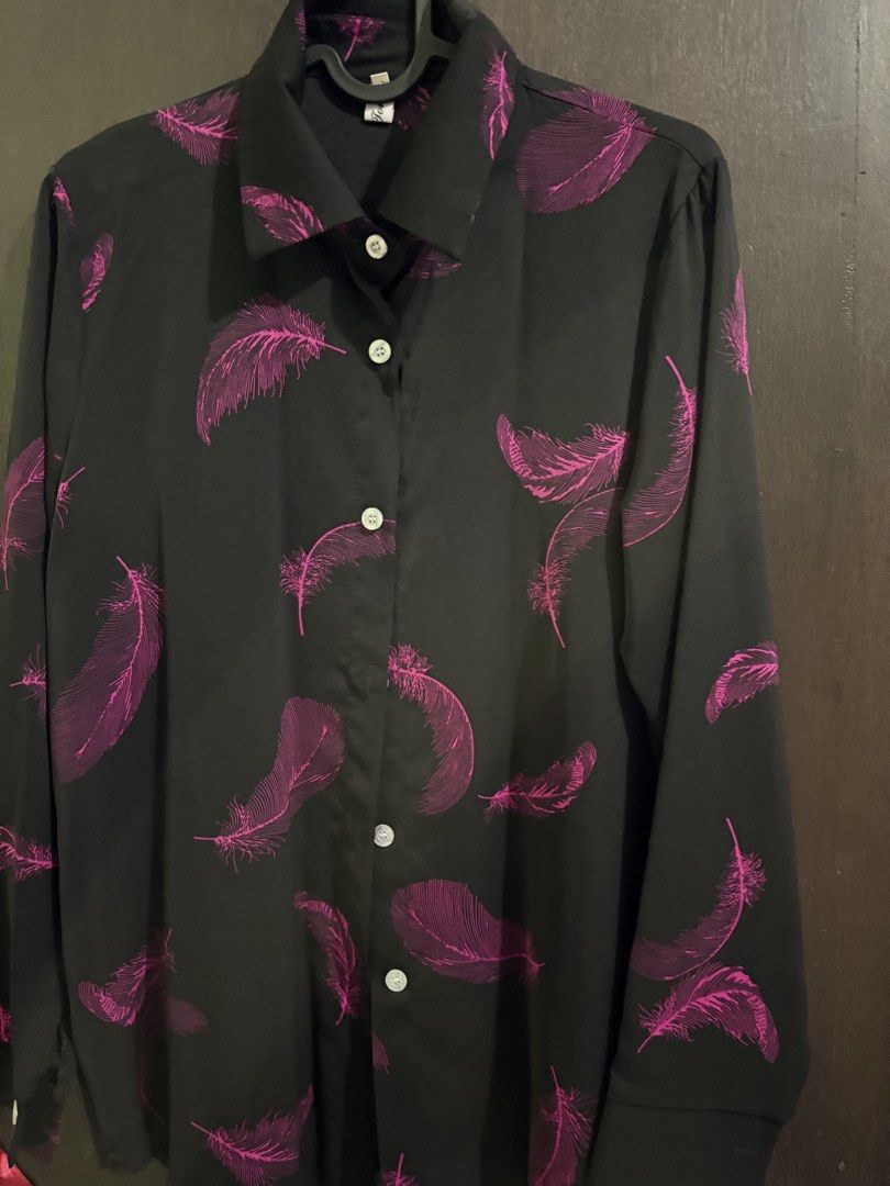 Black Feather Print Shirt - Size M (Category: Coats, Jackets and Outerwear) located in Manila. Submitted by majregio (Listing ID 1427822605, Image 1). Description: brand new .