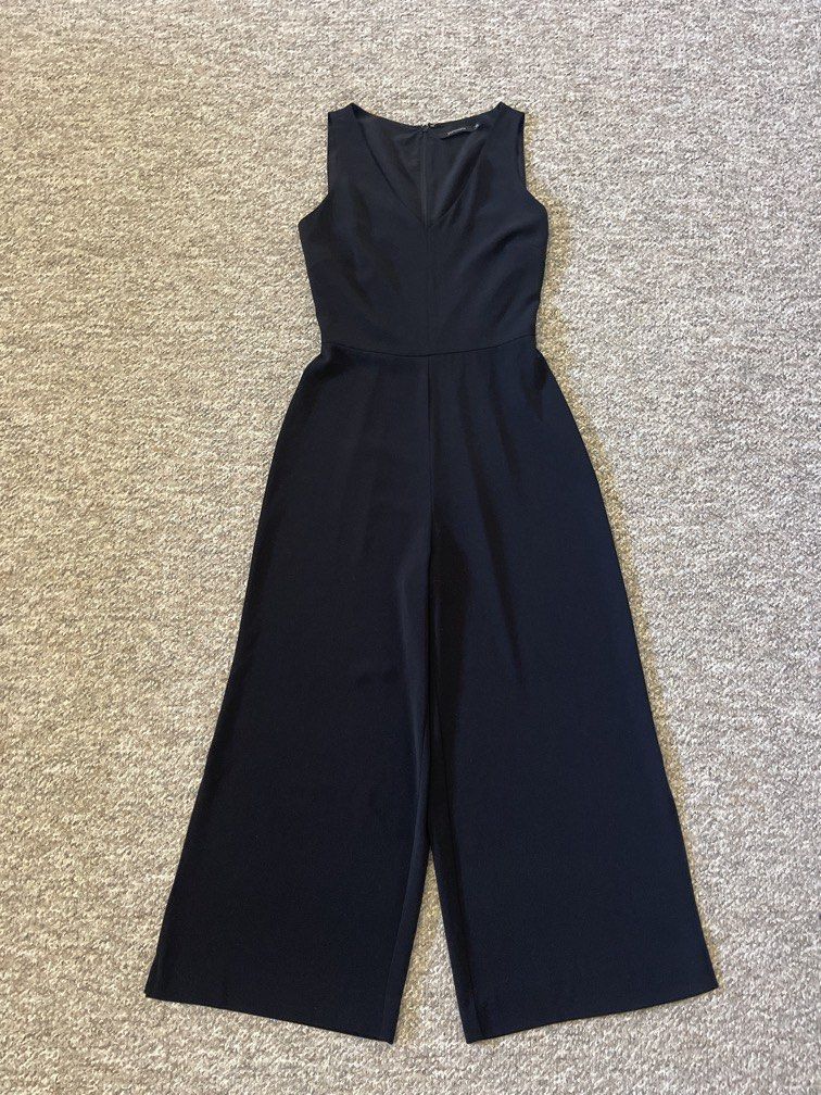 Black Jumpsuit (Category: Women's Clothes) located in Liverpool. Submitted by amraluckett (Listing ID 1427780684, Image 1). Description: Portmans Black Jumpsuit Size 6.