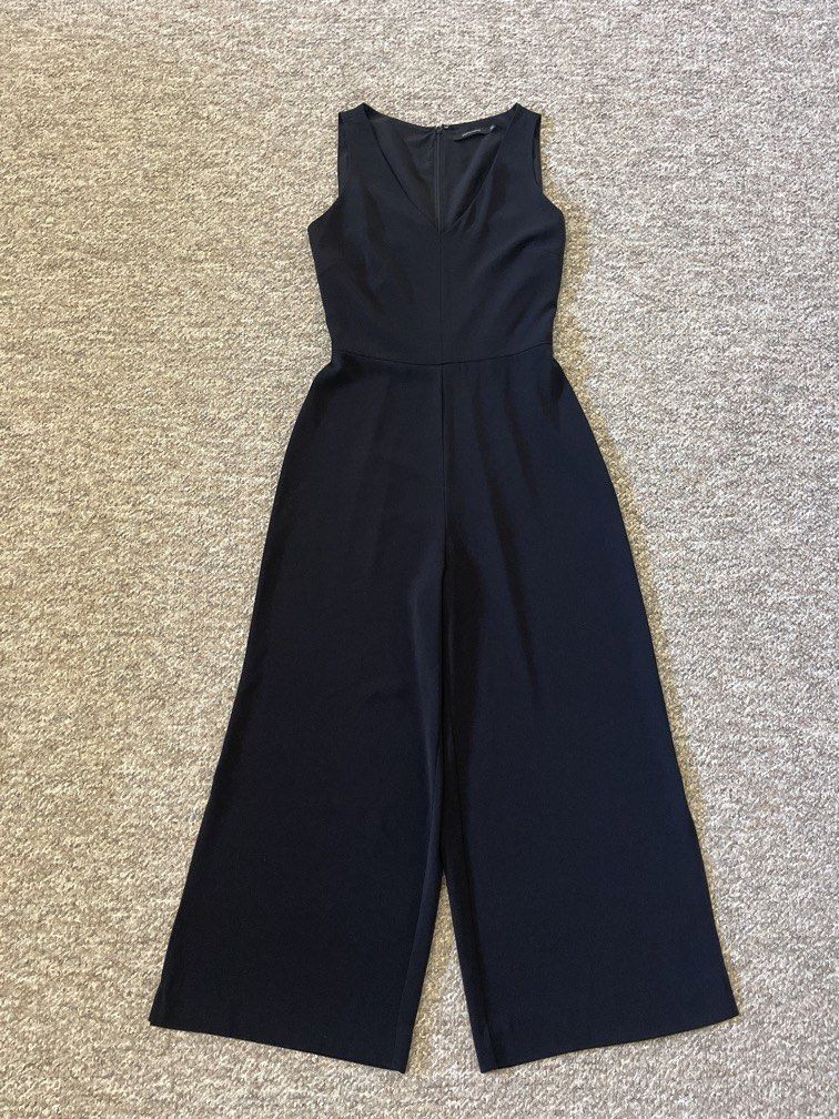 Black Jumpsuit (Category: Women's Clothes) located in Liverpool. Submitted by amraluckett (Listing ID 1427780684, Image 2). Description: Portmans Black Jumpsuit Size 6.