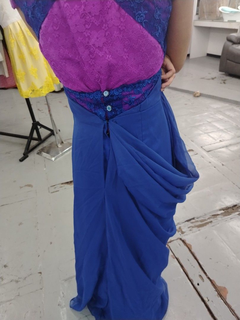 Blue Evening Dress (Category: Evening dresses & gowns) located in Manila. Submitted by purediamond888 (Listing ID 1427837806, Image 2). Description: Blue sexy gown Fresh and good condition Small size .