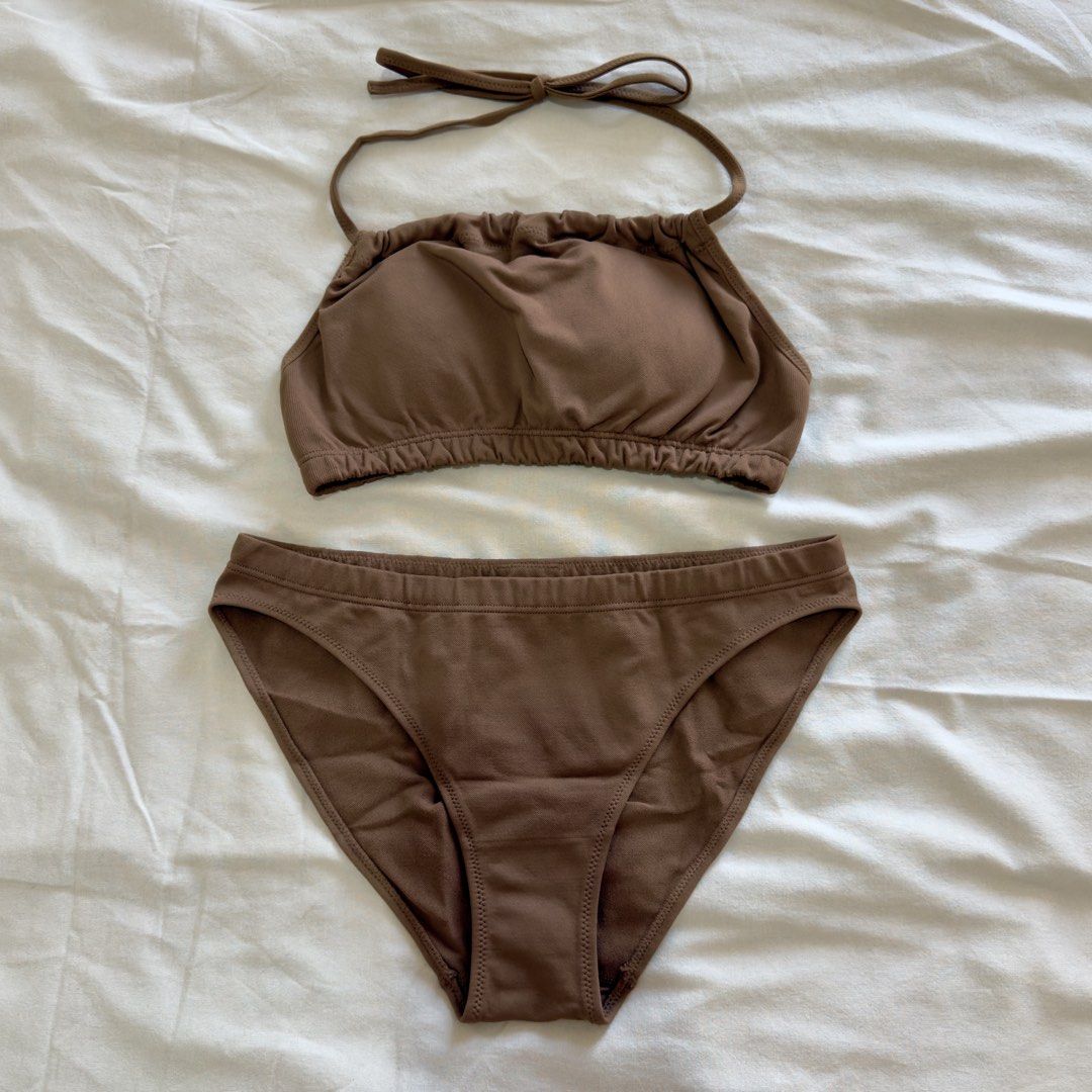 BNEW Uniqlo Chocolate Brown Bikini Set (Category: Bikinis & Swimsuits) located in Quezon City. Submitted by hell0.leila (Listing ID 1427861149, Image 1). Description: 🖤 unused but tags have been removed 🖤 thick & stretchy material 🖤 no flaws 🖤 rfs: decluttering 🖤 top size: M; bottom size: L 🖤 purchased directly from Uniqlo store for ₱1,990 ❗️ No lowballers please ❗️ No rush shipping ❗️ No when worn photos 💸 MOP: GCash, BPI or BDO only 📦 D
