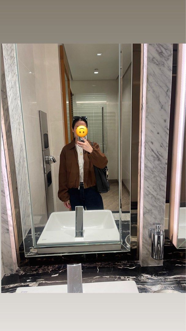 Brown jacket (Category: Coats, Jackets and Outerwear) located in Manila. Submitted by declutterfindss (Listing ID 1427929329, Image 2). Description: Color Brown Used only once, size Large but fits Medium No flaws Last price already will not reply to low ballers! MOP Bpi or Gcash Pick up in Manila Delivery via Gogoxpress only or same day delivery.