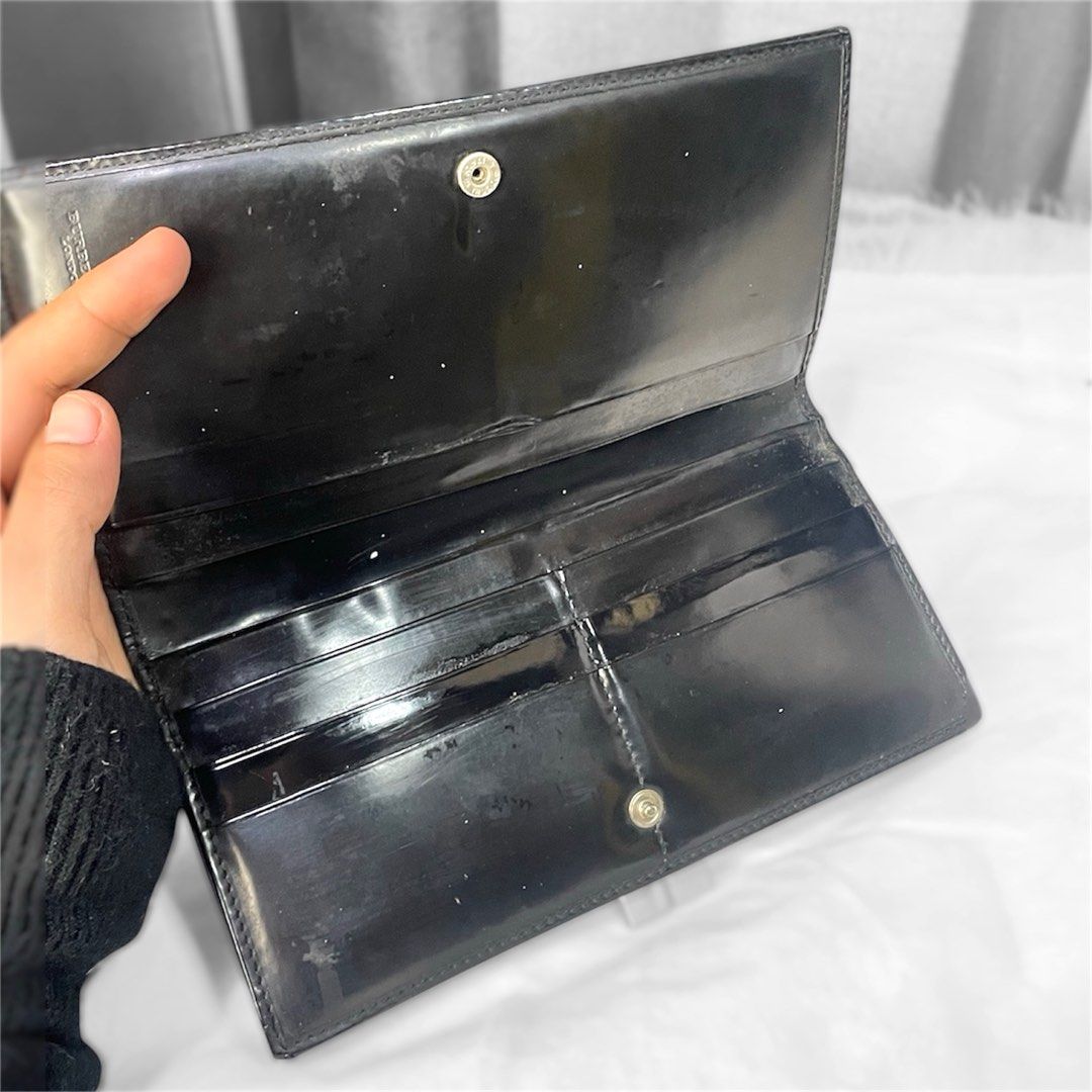 Burberry Vintage Long Wallet (Category: Luxury Bags & Wallets) located in Bulacan. Submitted by sweetmarijane (Listing ID 1427922883, Image 2). Description: ~ Personal collection ~ Good condition ~ Minimal signs of used ~ Vintage rare finds 💛Guaranteed Authentic 🧡Please no lowballing! 🤎All the details are in the photos 🤎This is not a brand new product, manage your expectations—preloved pieces may show signs of wear.