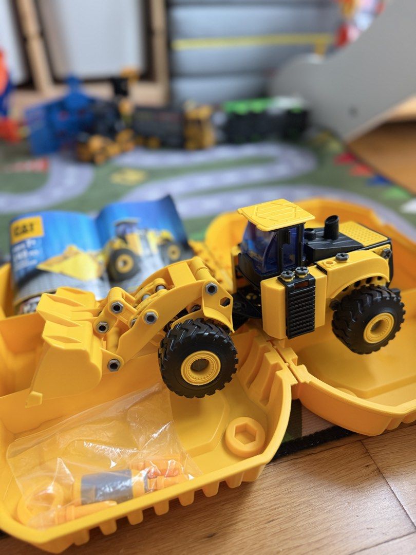 CAT Machine Maker Apprentice Wheel Loader (Category: Lego & Building Sets) located in Singapore. Submitted by lychee.macaroon (Listing ID 1427851840, Image 3). Description: Self pickup from River Valley/Somerset.