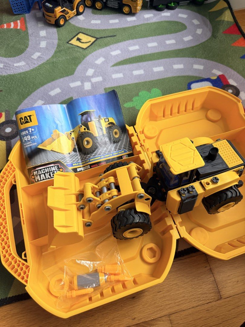 CAT Machine Maker Apprentice Wheel Loader (Category: Lego & Building Sets) located in Singapore. Submitted by lychee.macaroon (Listing ID 1427851840, Image 2). Description: Self pickup from River Valley/Somerset.