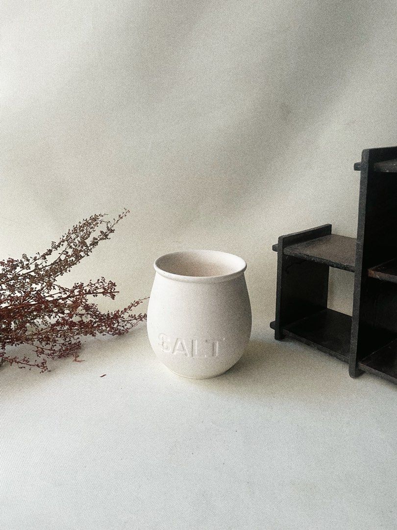 Ceramic Salt Cellar (Category: Dinnerware & Cutlery) located in Antipolo. Submitted by ceramiqueph (Listing ID 1427933165, Image 1). Description: - D:9cm H:10cm .