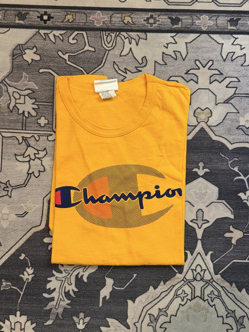 Champion T-shirt - Medium (Category: Tshirts & Polo Shirts ) located in San Juan City. Submitted by drewselects (Listing ID 1427838151, Image 1). Description: Champion shirt brand new W:22 L:29.