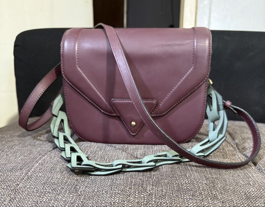 TAKE ALL 4 bags for 1k (Category: Luxury Bags & Wallets) located in Antipolo. Submitted by lelaimanz (Listing ID 1417738778, Image 1). Description: For Take all. 4 bags for only 1k. With noted flaws. Brands: • Finn Esker, Sisley, Michael Kors - Bawal po sa maselan at masyadong mataas ang expectations. - Pwede nyo po i research market prices ng mga bags ba ito. - ALL ORIGINAL BUT ALSO WELL LOVED AND USED ✅ Check uploaded photos for the visible fla