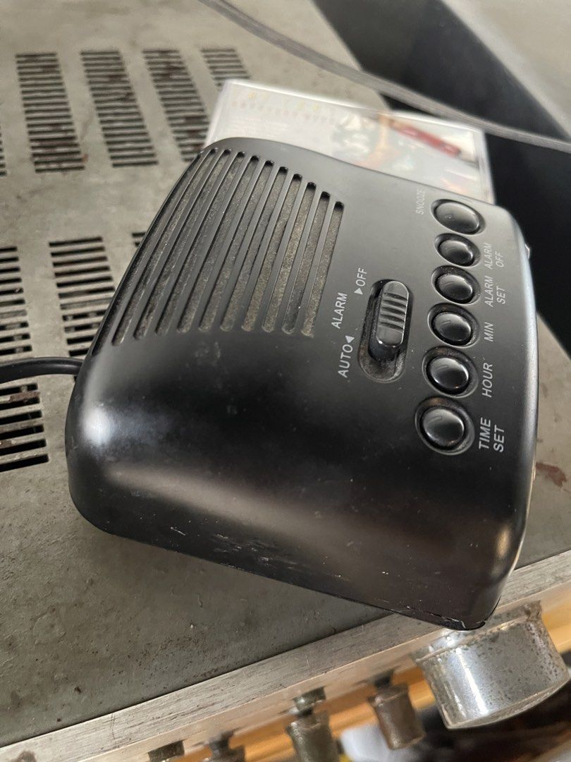 Constant LED Alarm Clock (Category: Clocks) located in Malabon City. Submitted by mph_thrift (Listing ID 1427801752, Image 3). Description: 220v.