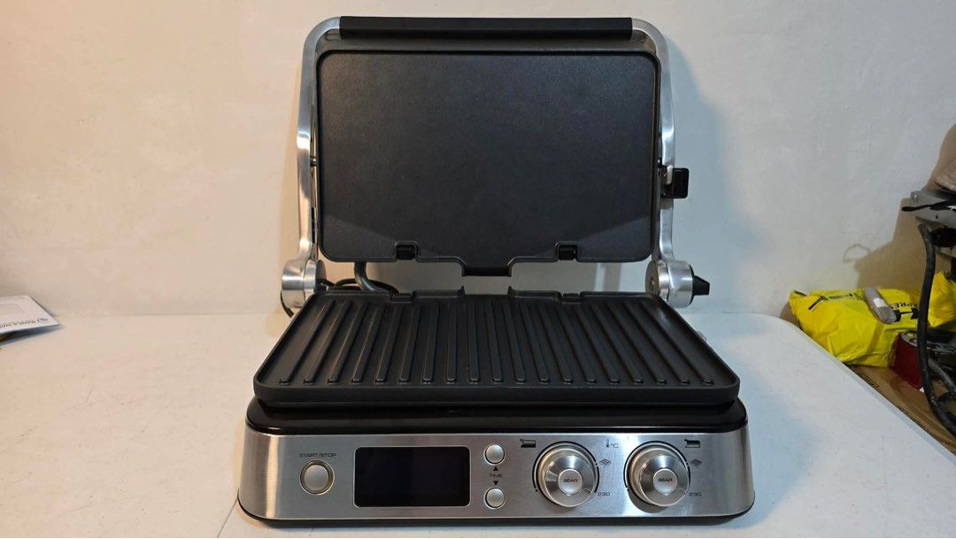 DeLonghi MultiGrill CGH1012D Electric Grill (Category: BBQ, Grills & Hotpots) located in Taytay. Submitted by mikz_1303 (Listing ID 1427780984, Image 2). Description: Delonghi Multi Grill Australian mall pull out Used as display unit No issue 220V 12k.