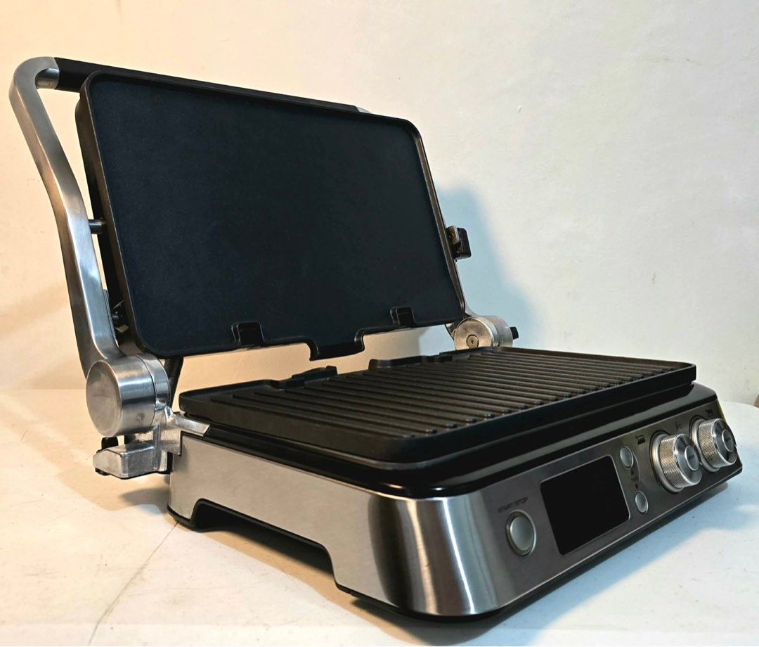 DeLonghi MultiGrill CGH1012D Electric Grill (Category: BBQ, Grills & Hotpots) located in Taytay. Submitted by mikz_1303 (Listing ID 1427780984, Image 3). Description: Delonghi Multi Grill Australian mall pull out Used as display unit No issue 220V 12k.
