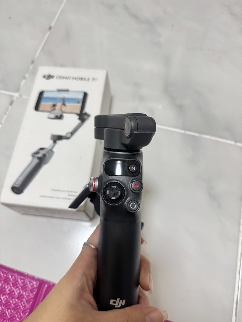DJI Osmo Mobile 7P Smartphone Stabilizer (Category: Gimbals & Stabilizers ) located in Malolos. Submitted by hjthriftshop (Listing ID 1427799476, Image 2). Description: Used once. No issue. Hindi lang nagagamit. Original Price 7,499 with receipt..