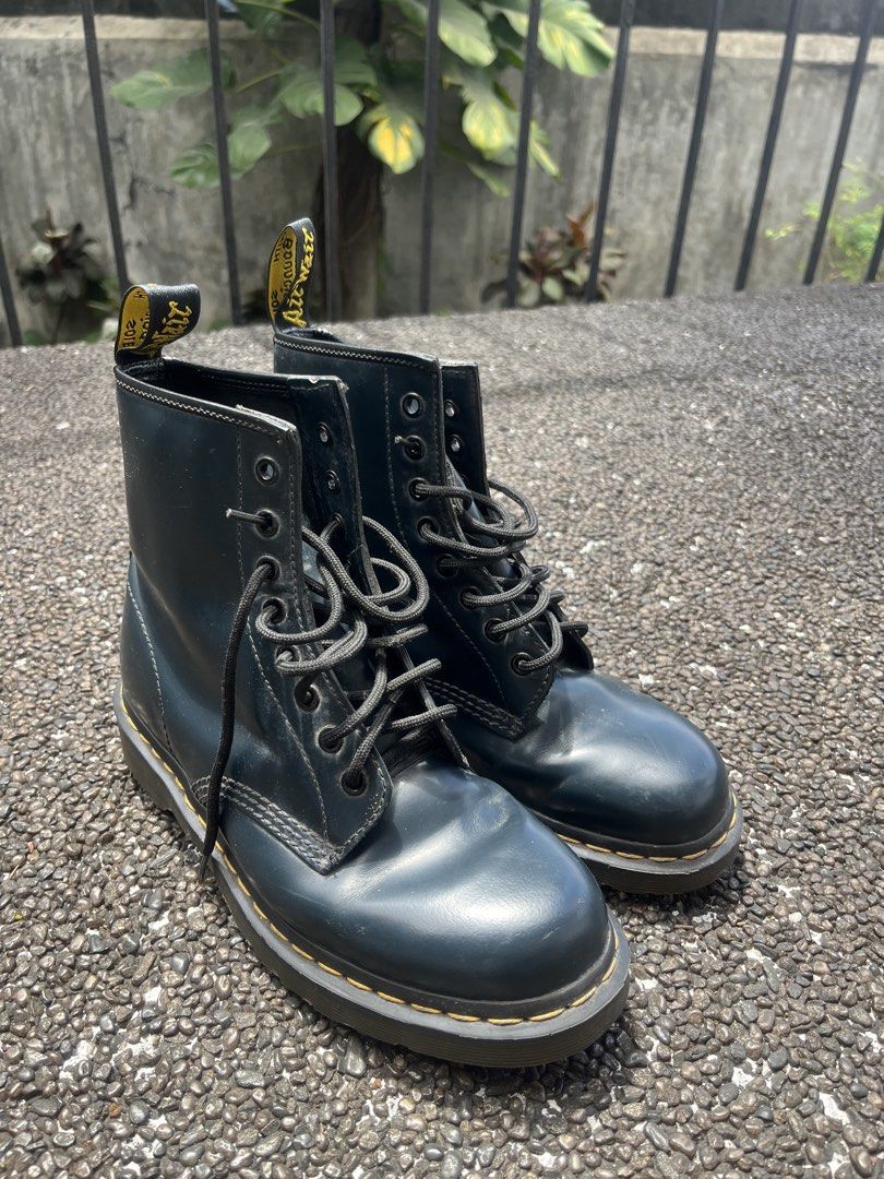 DOC Dr. Martens Boots air cushion soles (Category: Boots) located in Manila. Submitted by beck777 (Listing ID 1427886030, Image 3). Description: doc dr. martens air cushion soles size 7 UK location: manila or fairview.