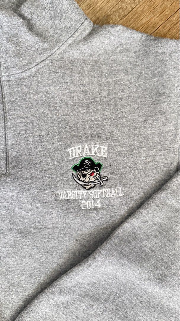 Drake Varsity Softball 2014 Quarter-Zip Sweatshirt (Category: Coats, Jackets and Outerwear) located in San Pablo. Submitted by chinitokiddd (Listing ID 1427851440, Image 3). Description: size small on tag but fits to medium color rate: 10/10 width: 21 inches length: 27 inches.