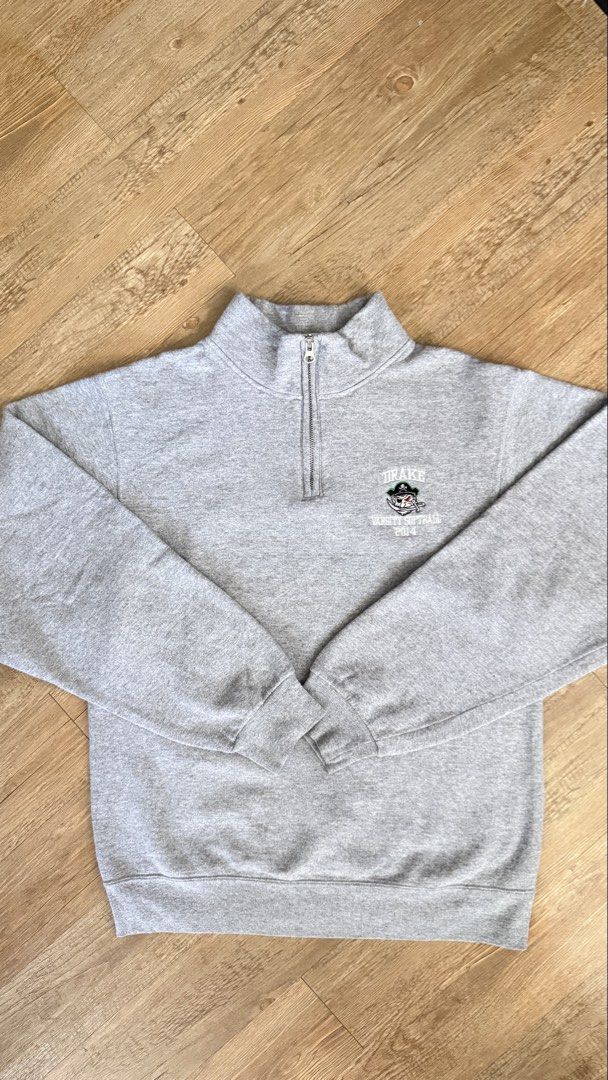 Drake Varsity Softball 2014 Quarter-Zip Sweatshirt (Category: Coats, Jackets and Outerwear) located in San Pablo. Submitted by chinitokiddd (Listing ID 1427851440, Image 1). Description: size small on tag but fits to medium color rate: 10/10 width: 21 inches length: 27 inches.
