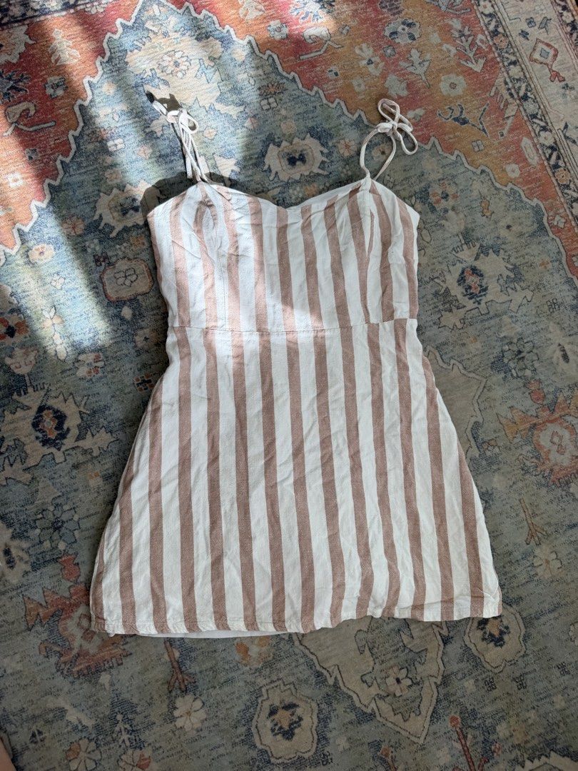 Dynamite linen Mini Dress (Category: Dresses) located in Quezon City. Submitted by kmave (Listing ID 1427847014, Image 1). Description: M on tag but best fits petite (xs-s).