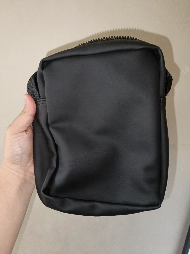Essentials Sling Bag (small) (Category: Sling Bags) located in Manila. Submitted by jayjay2809 (Listing ID 1427923951, Image 2). Description: Bnew Essential sling bag for men small size 799 only nego meet up nearby transaction only sjdm bulacan location.