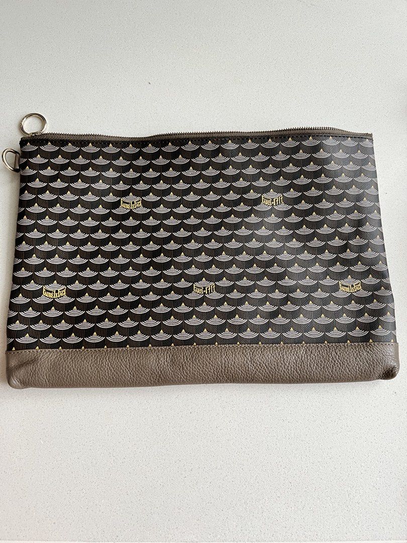 Faure Le Page Pochette Zip 33 (Category: Belt bags, Clutches and Pouches) located in Muntinlupa City. Submitted by __skye (Listing ID 1427897338, Image 2). Description: ✅ Lightly used ✅ Bought in Singapore, Ngee Ann City ✅ https://faurelepage.com/products/pochette-33?variant=47401427009819 ✅ With soft copy of receipt ✅ Brown color (not sure if they still have this color in store) #FLP #FaureLePage .