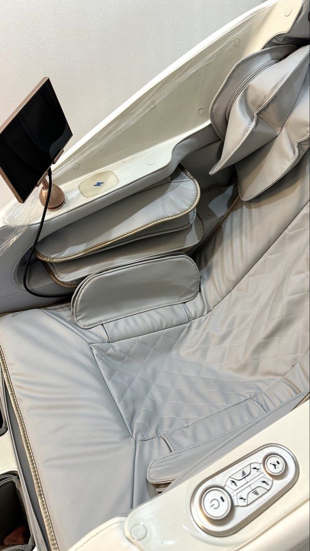 Fiotti Intelligent Massage Chair (Category: Massage Devices) located in Quezon City. Submitted by maimitchie (Listing ID 1427881497, Image 3). Description: SELLING LOW! Flotti Massage Chair – Like Brand New! • Purchased from Ofix last December 2024 for 49,999. • Super rarely used — can pass as brand new! • Premium Features: Full-body massage Bluetooth speaker Heat therapy Zero gravity • RFS: Impulsive buy — not getting used and we’d like to save 