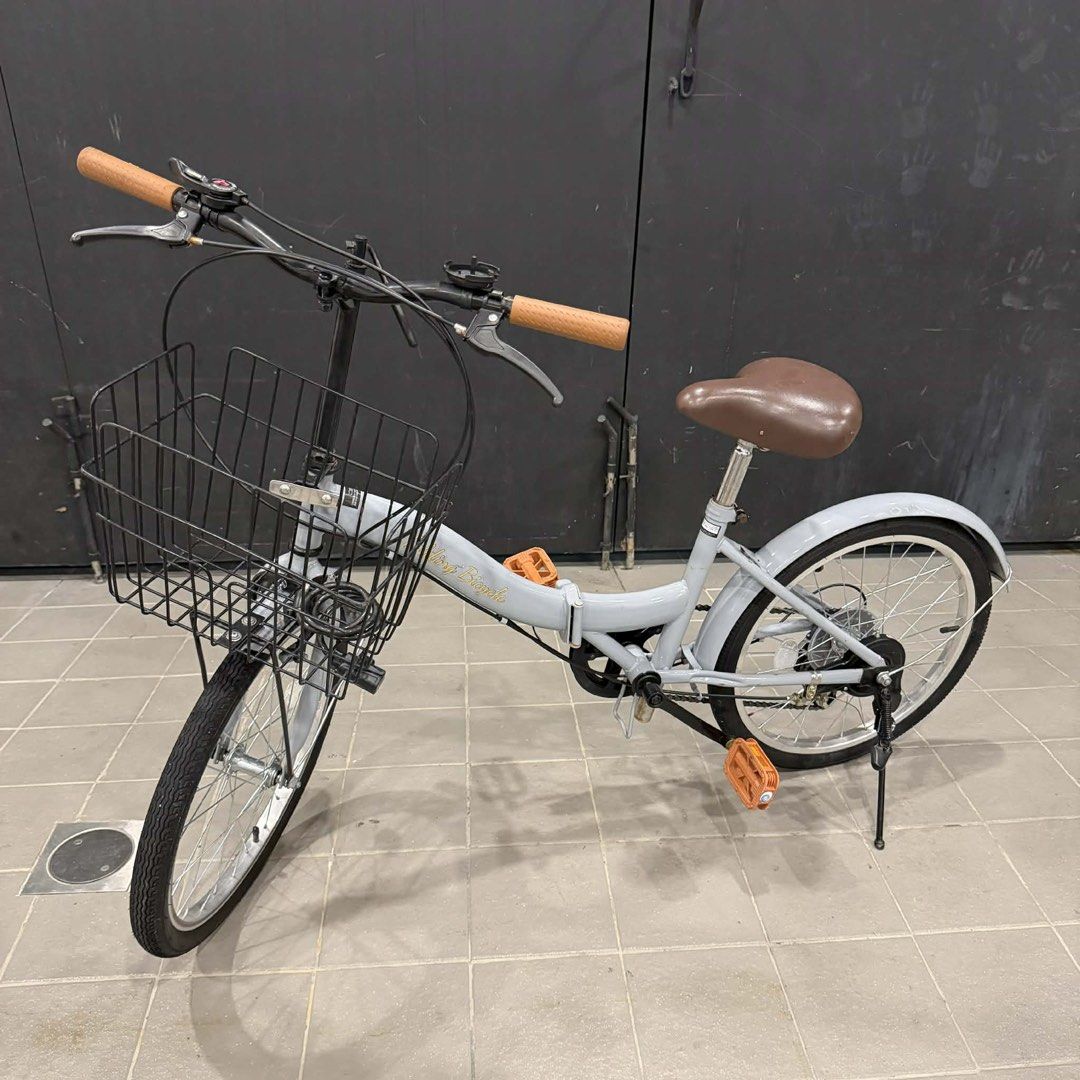 Folding Bicycle with Basket (Category: Bicycles) located in Makati City. Submitted by japankycollection (Listing ID 1427923137, Image 1). Description: .