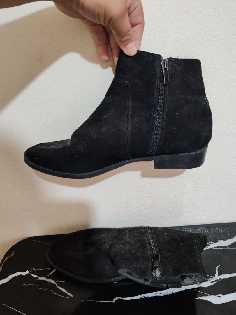 Forever 21 Black Ankle Boots (Category: Boots) located in Manila. Submitted by decluttermommma (Listing ID 1427830798, Image 2). Description: size not visible faded na but kasya size 6 thrifted in Dubai needs cleaning maalikabok lng Kasi na stock can ship via lbc or lalamove angono Rizal location .