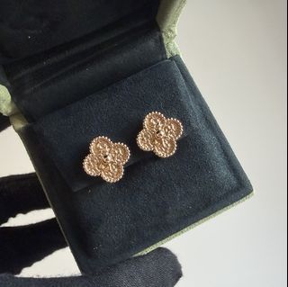 (Category: ) located in . Submitted by luxetreasuretrove (Listing ID 1412845764, Image 1). Description: .