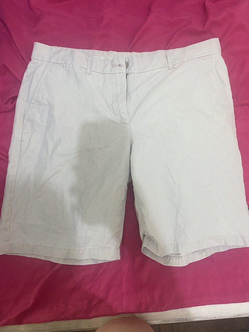 Gap Khakis Boyfriend Roll-Up Shorts (Category: Shorts) located in Manila. Submitted by nanamiswife (Listing ID 1427913858, Image 1). Description: .