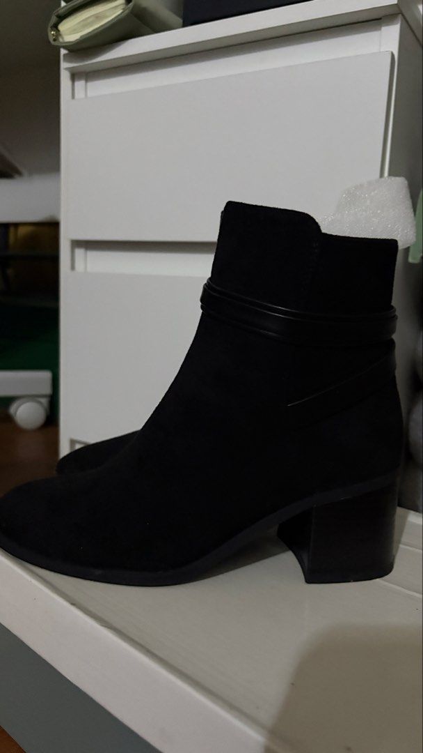 Gibi Black Ankle Boots Size 36 (Category: Boots) located in Angono. Submitted by declutteringpj (Listing ID 1427930745, Image 2). Description: .