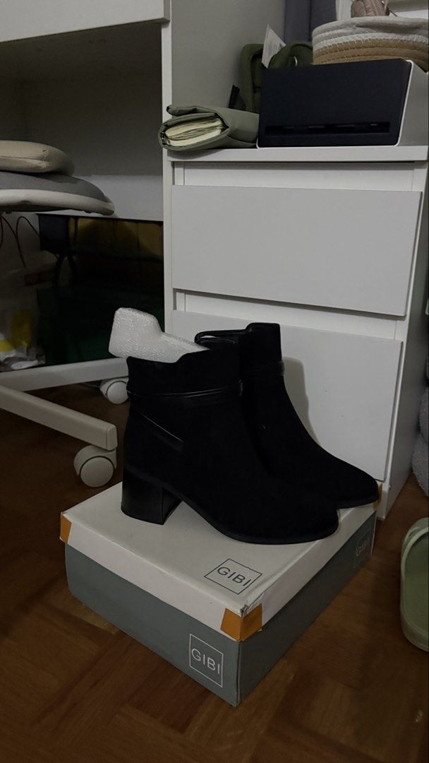 Gibi Black Ankle Boots Size 36 (Category: Boots) located in Angono. Submitted by declutteringpj (Listing ID 1427930745, Image 1). Description: .