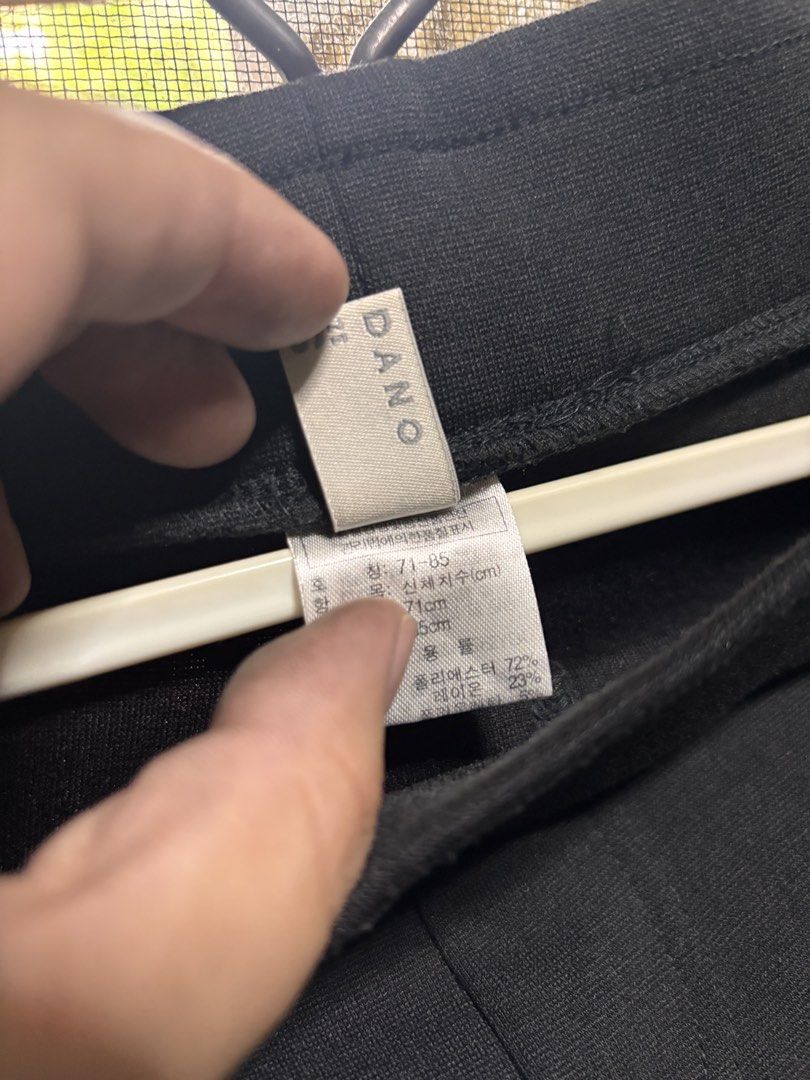 Giordano Black Jeggings (Category: Other Bottoms) located in Manila. Submitted by marlapapas (Listing ID 1427915368, Image 3). Description: Slightly used Good quality, good for office Fits S-M.