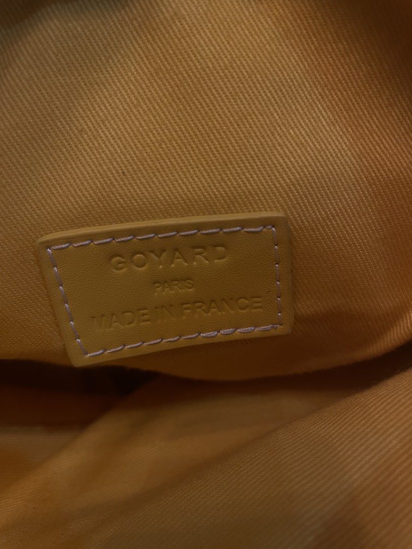 Goyard Paris Clutch (Category: Luxury Bags & Wallets) located in Cavite. Submitted by ohmie23 (Listing ID 1427909165, Image 2). Description: Goyard clutch medium kasya 11 inch tablet.